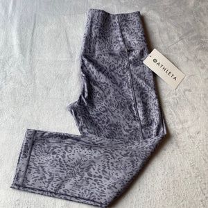 NWT Athleta Salutation Stash Pocket II Capri - Sz Medium, Tempest Violet